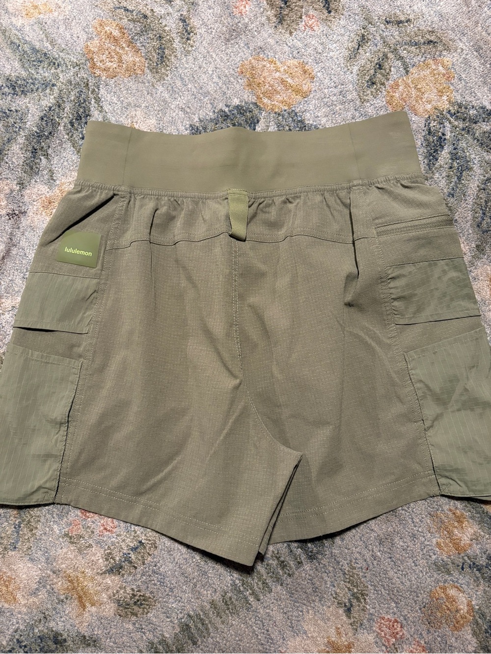Lululemon Size 6 WovenAir High-Rise Hiking Shorts - Picture 3 of 4